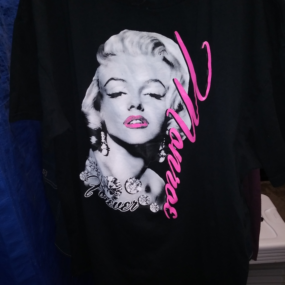 Black Marilyn Monroe t-shirt